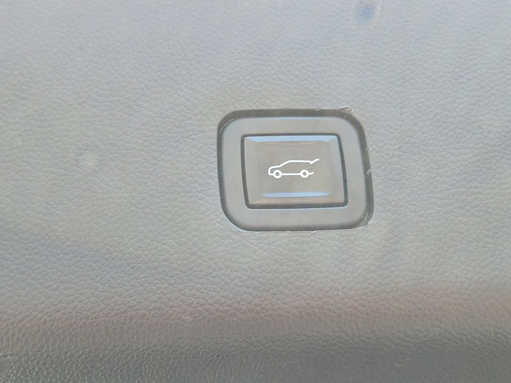 Used 2022 Chevrolet Traverse LT AWD/4WD image 10