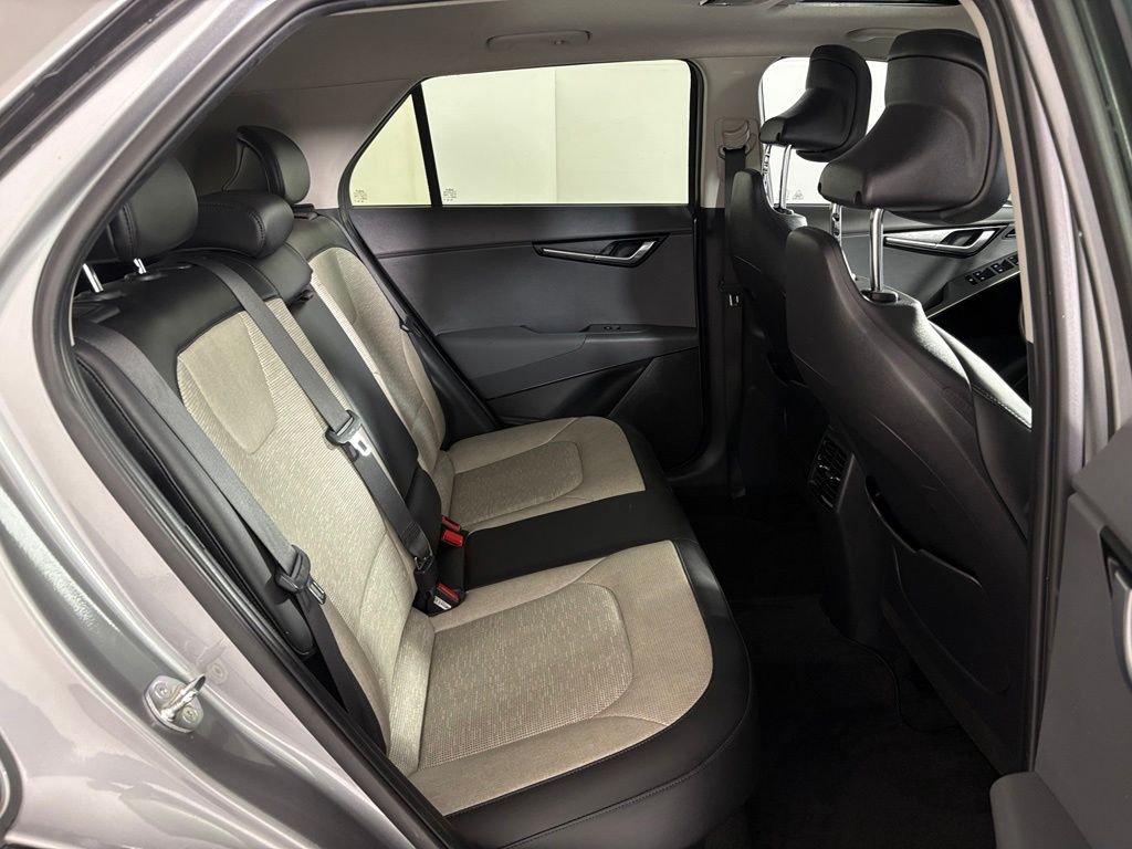 Used 2023 Kia Niro SX Touring FWD image 41