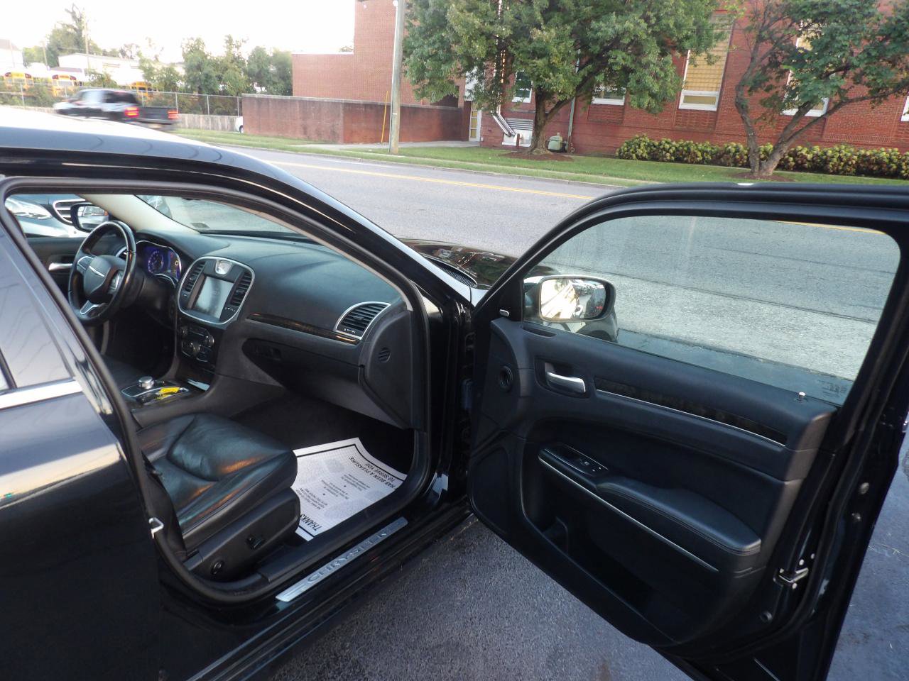 Used 2016 Chrysler 300 C AWD/4WD image 18