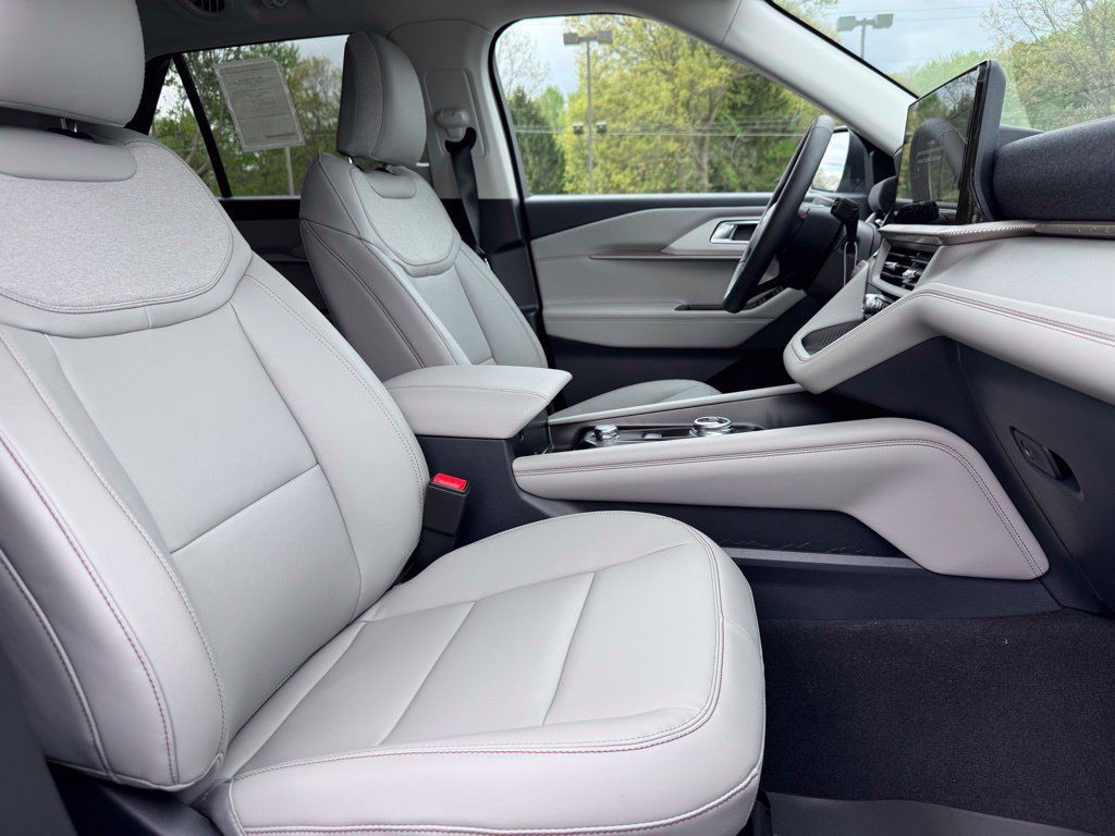 New 2026 Ford Explorer Active w/ Active Comfort Package AWD/4WD image 17