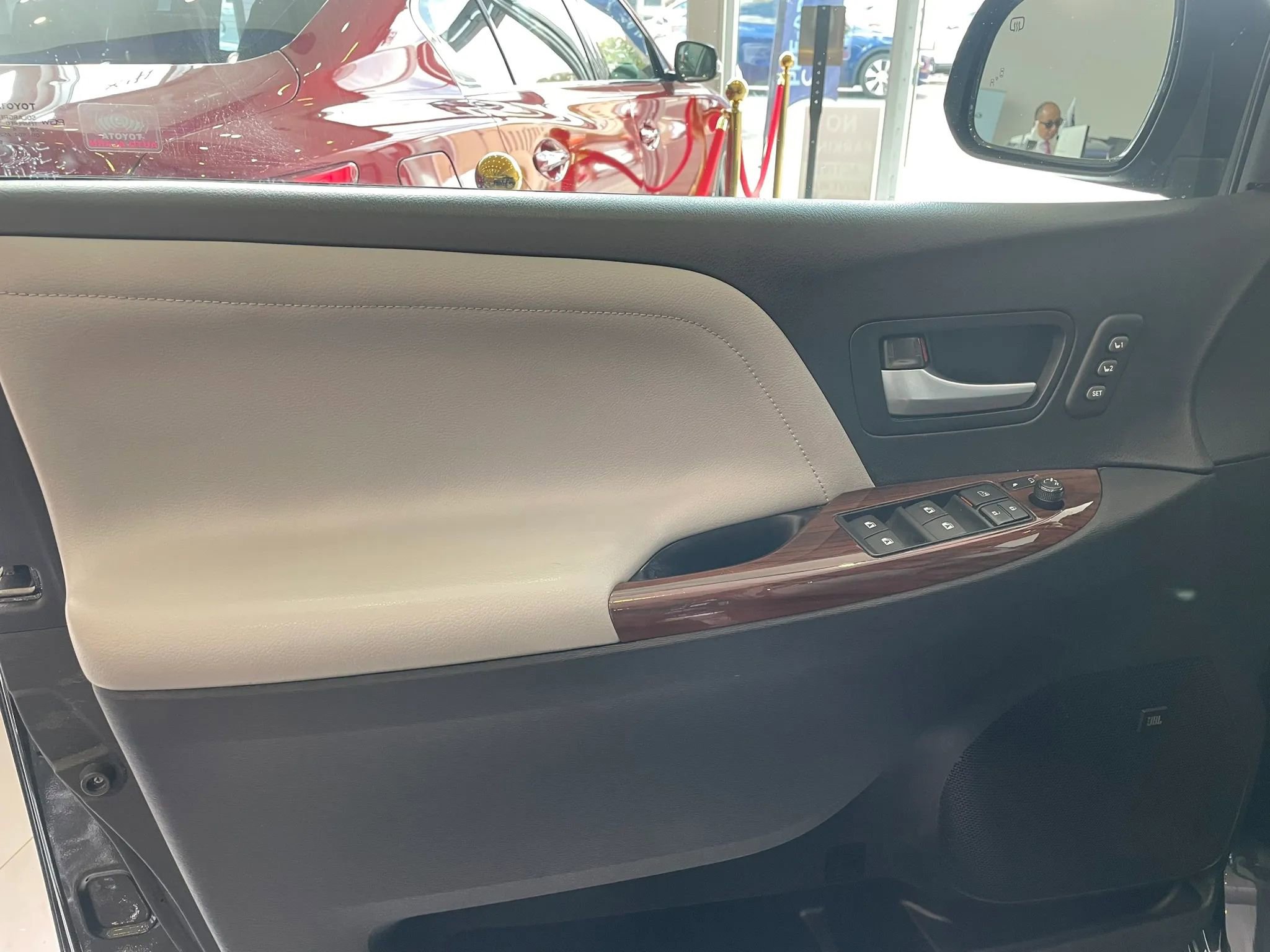 Used 2015 Toyota Sienna Limited Premium AWD/4WD image 8