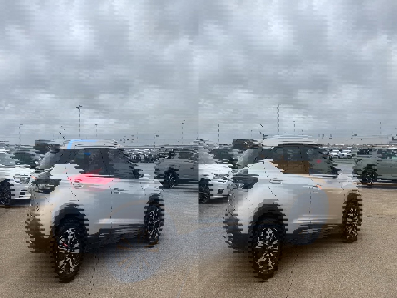 Used 2019 Nissan Kicks SR image 20