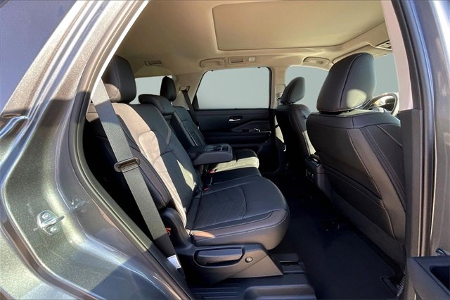 New 2025 Nissan Pathfinder Platinum w/ Cargo Package image 10