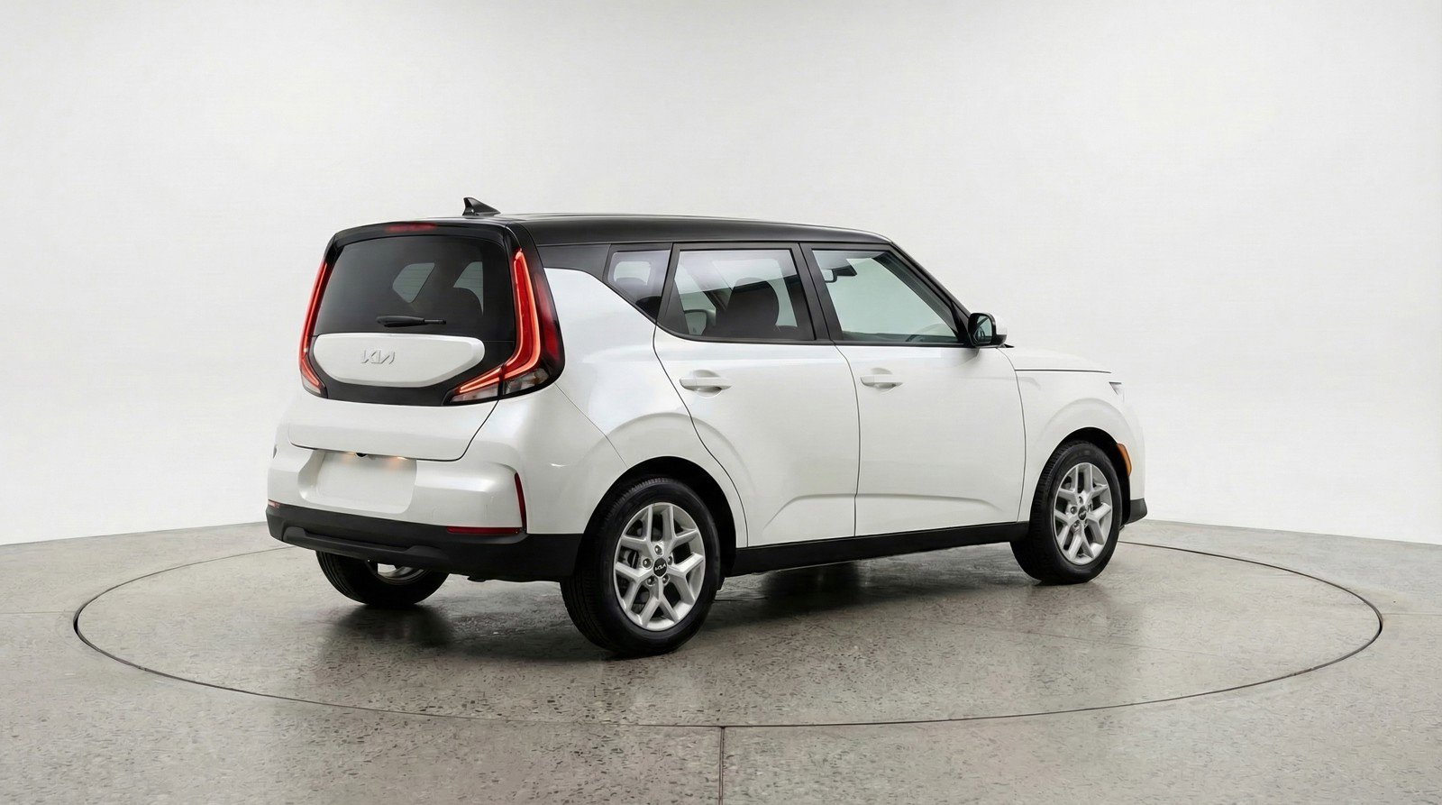 Used 2025 Kia Soul LX w/ LX Technology Package FWD image 9