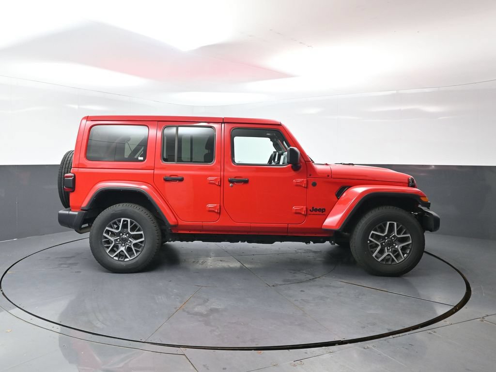 Used 2025 Jeep Wrangler Unlimited Sahara AWD/4WD image 4
