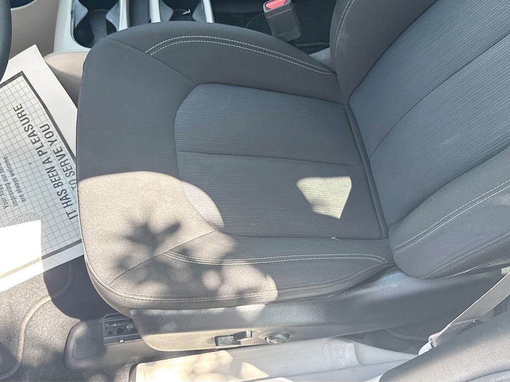 Used 2023 Chrysler Voyager LX FWD image 21
