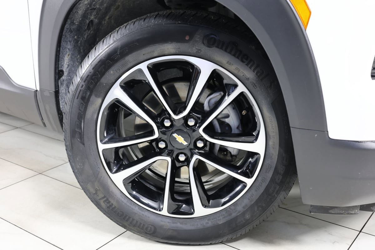 Used 2024 Chevrolet TrailBlazer LT w/ Convenience Package FWD image 12