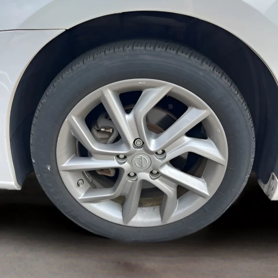 Used 2013 Nissan Sentra SR w/ Driver Pkg FWD image 12