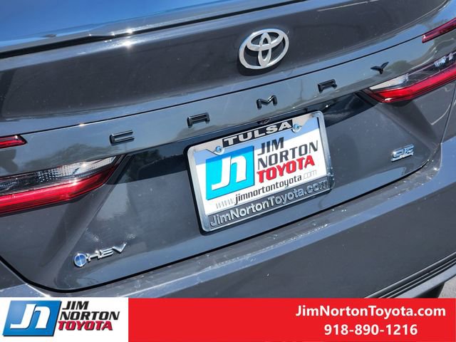 Used 2025 Toyota Camry SE FWD image 11