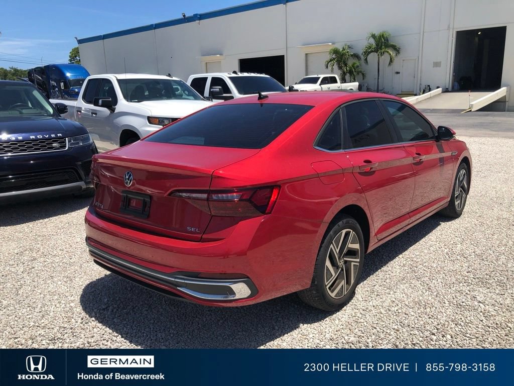 Used 2023 Volkswagen Jetta SEL FWD image 3