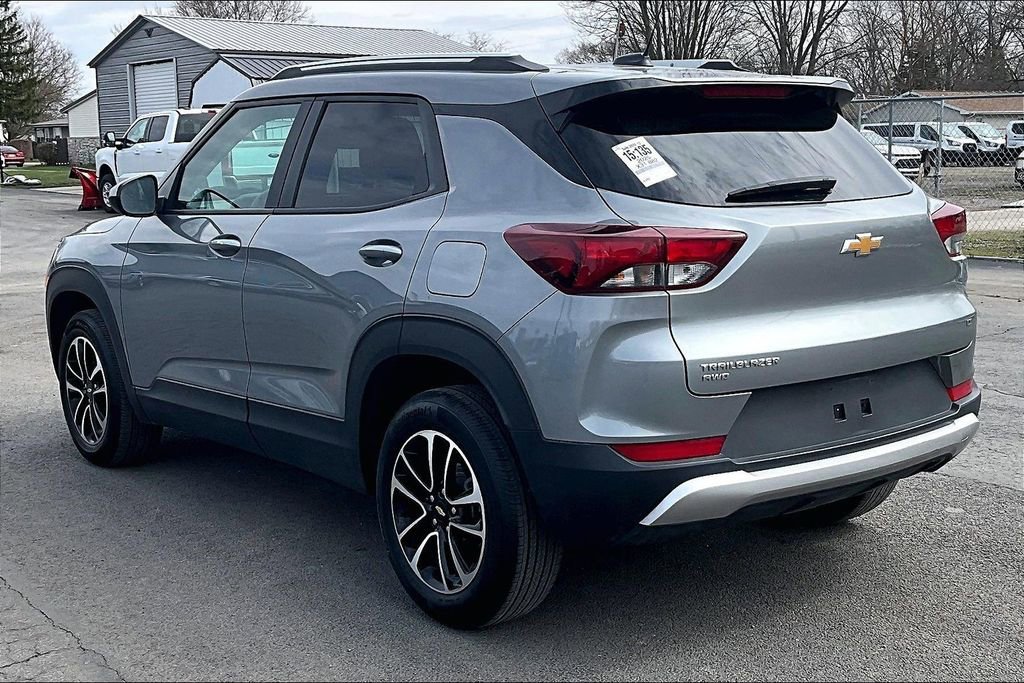 Used 2025 Chevrolet TrailBlazer LT image 3