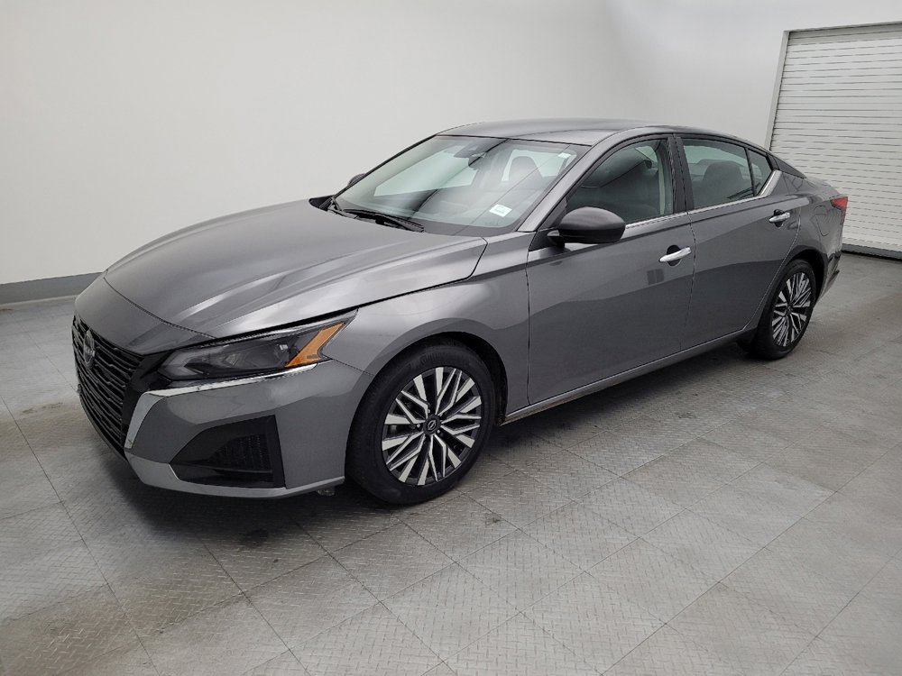 Used 2024 Nissan Altima 2.5 SV image 2