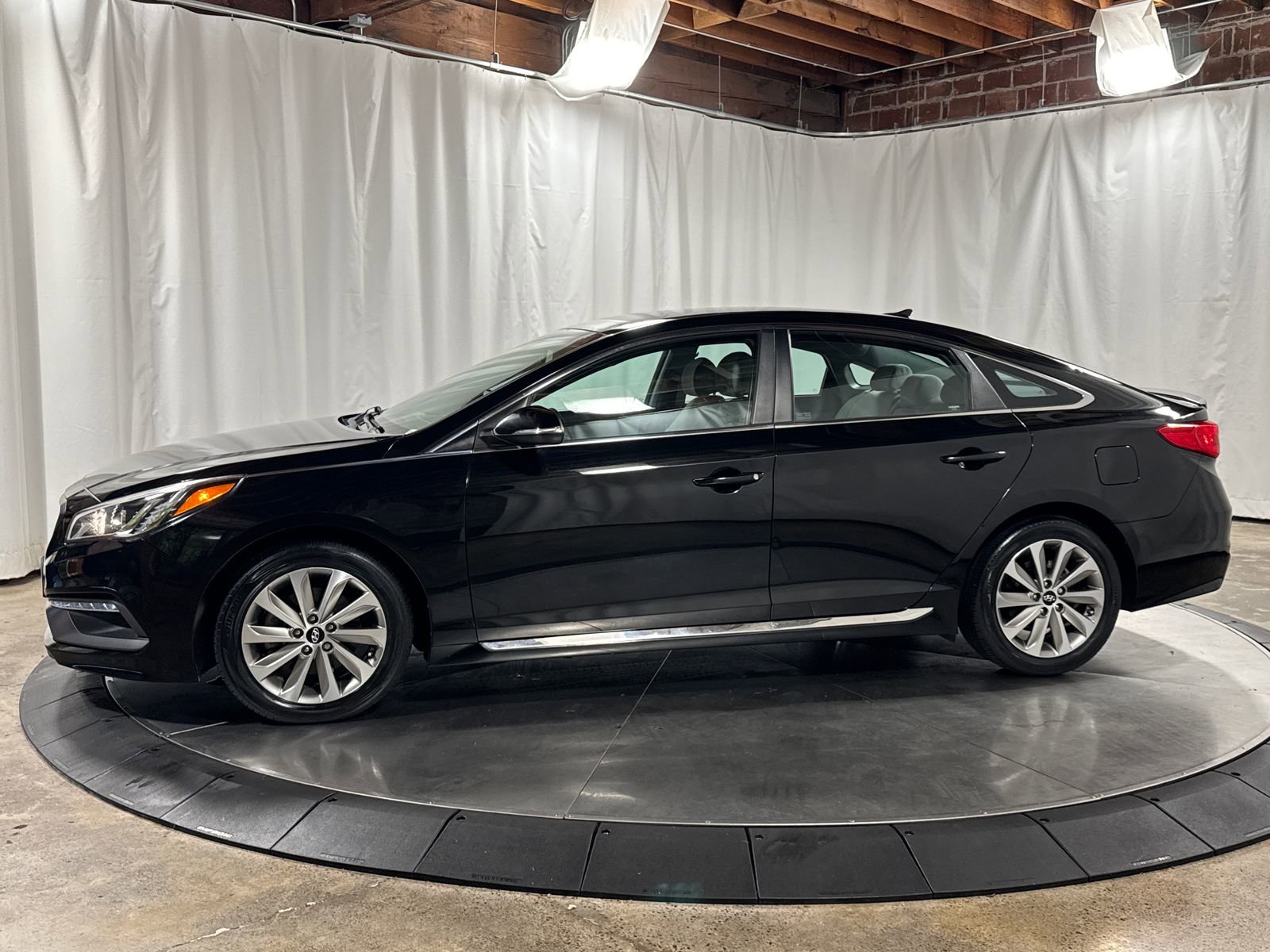 Used 2017 Hyundai Sonata Sport FWD image 7