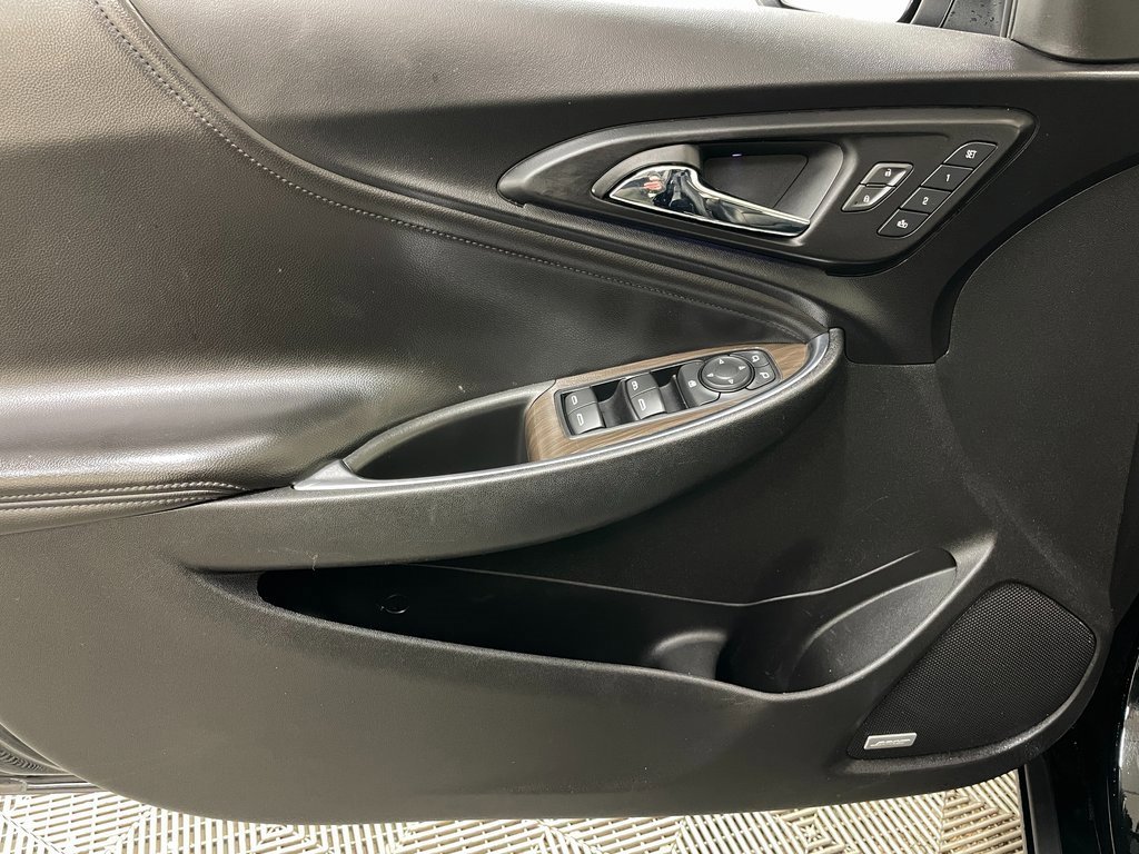 Certified 2018 Chevrolet Malibu Premier w/ Premier Sun and Wheel Package image 24