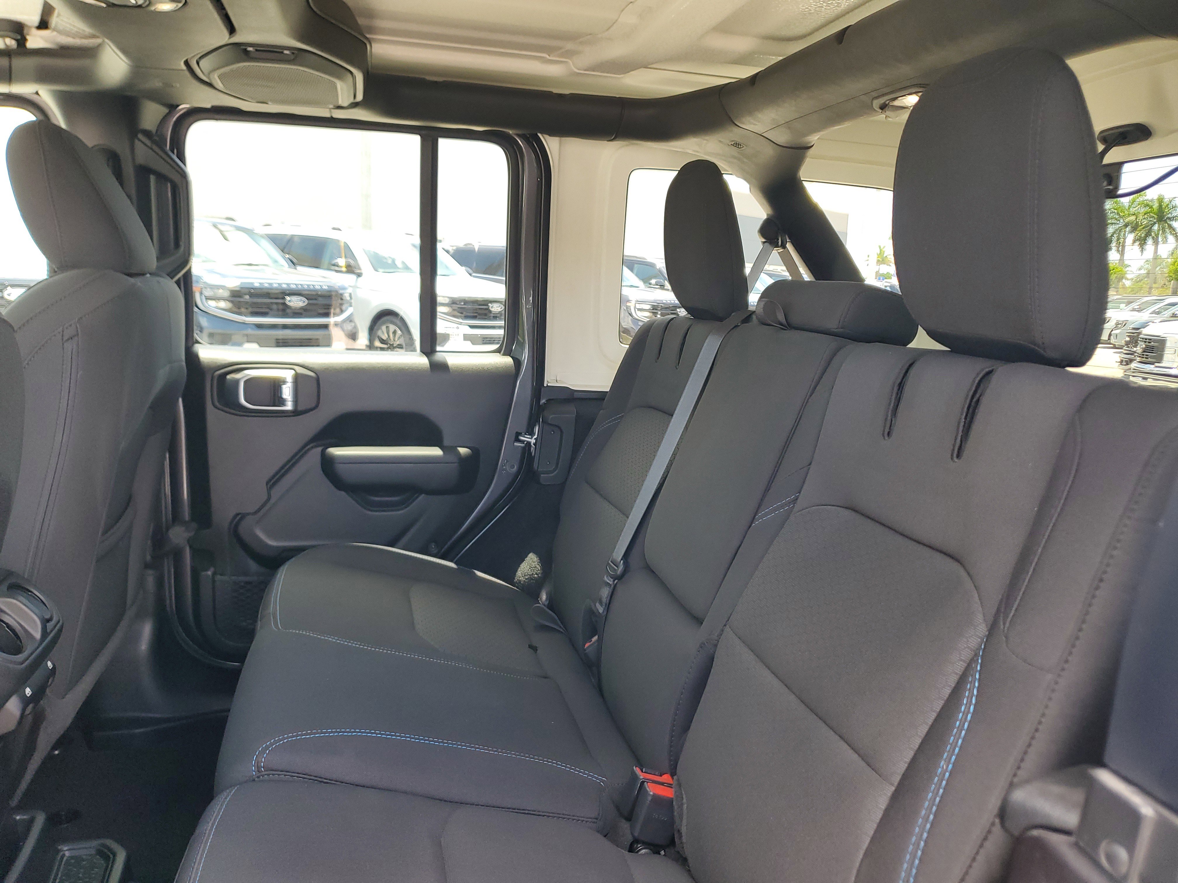 Used 2023 Jeep Wrangler Unlimited Rubicon 4xe AWD/4WD image 12