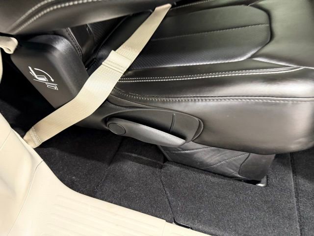 Used 2024 Chrysler Pacifica Touring-L image 27