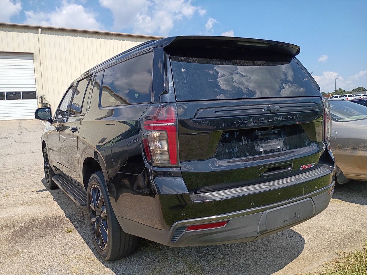 Used 2022 Chevrolet Suburban RST w/ Luxury Package RWD image 4