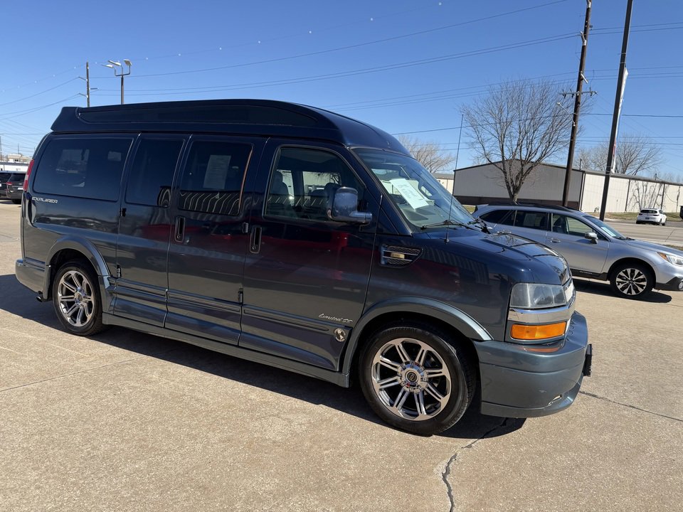 Used 2017 Chevrolet Express 2500 image 4