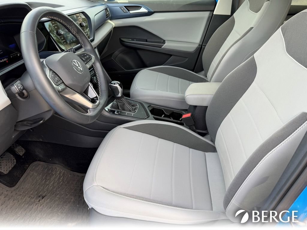 Used 2023 Volkswagen Taos SE w/ Panoramic Sunroof Package image 22