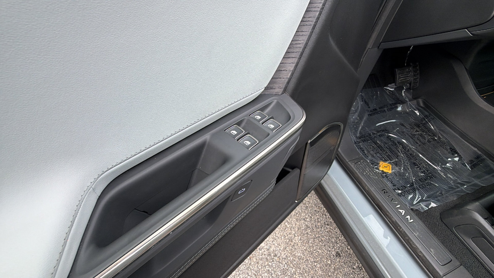 Used 2025 Rivian R1T Adventure AWD/4WD image 15