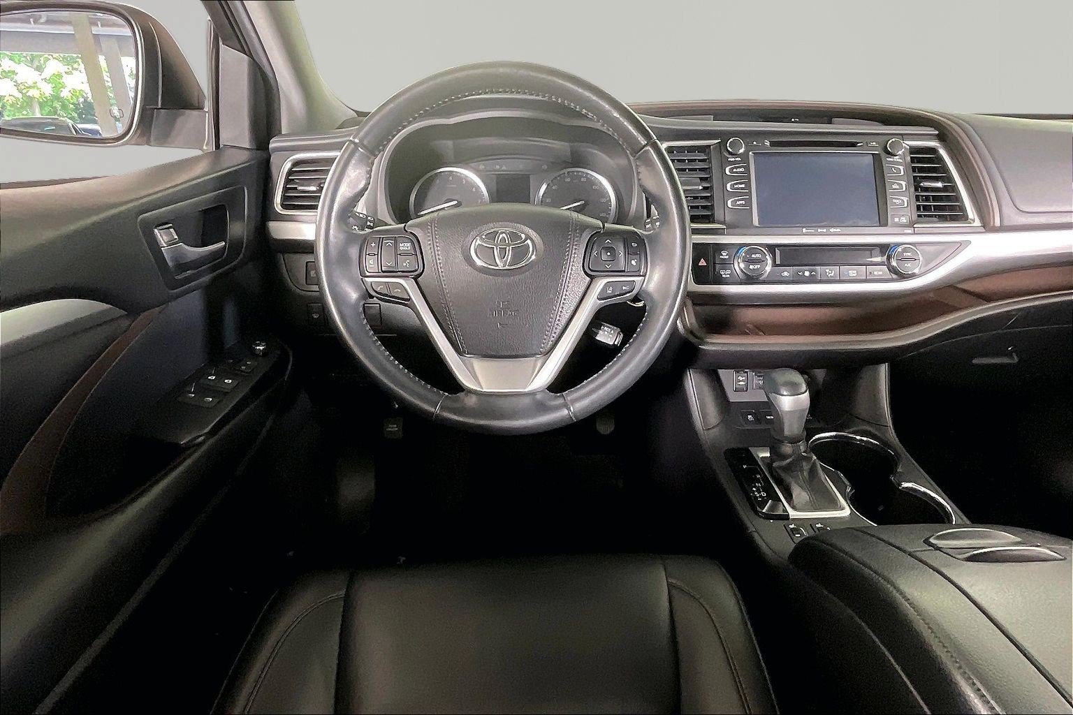 Used 2019 Toyota Highlander XLE AWD/4WD image 8