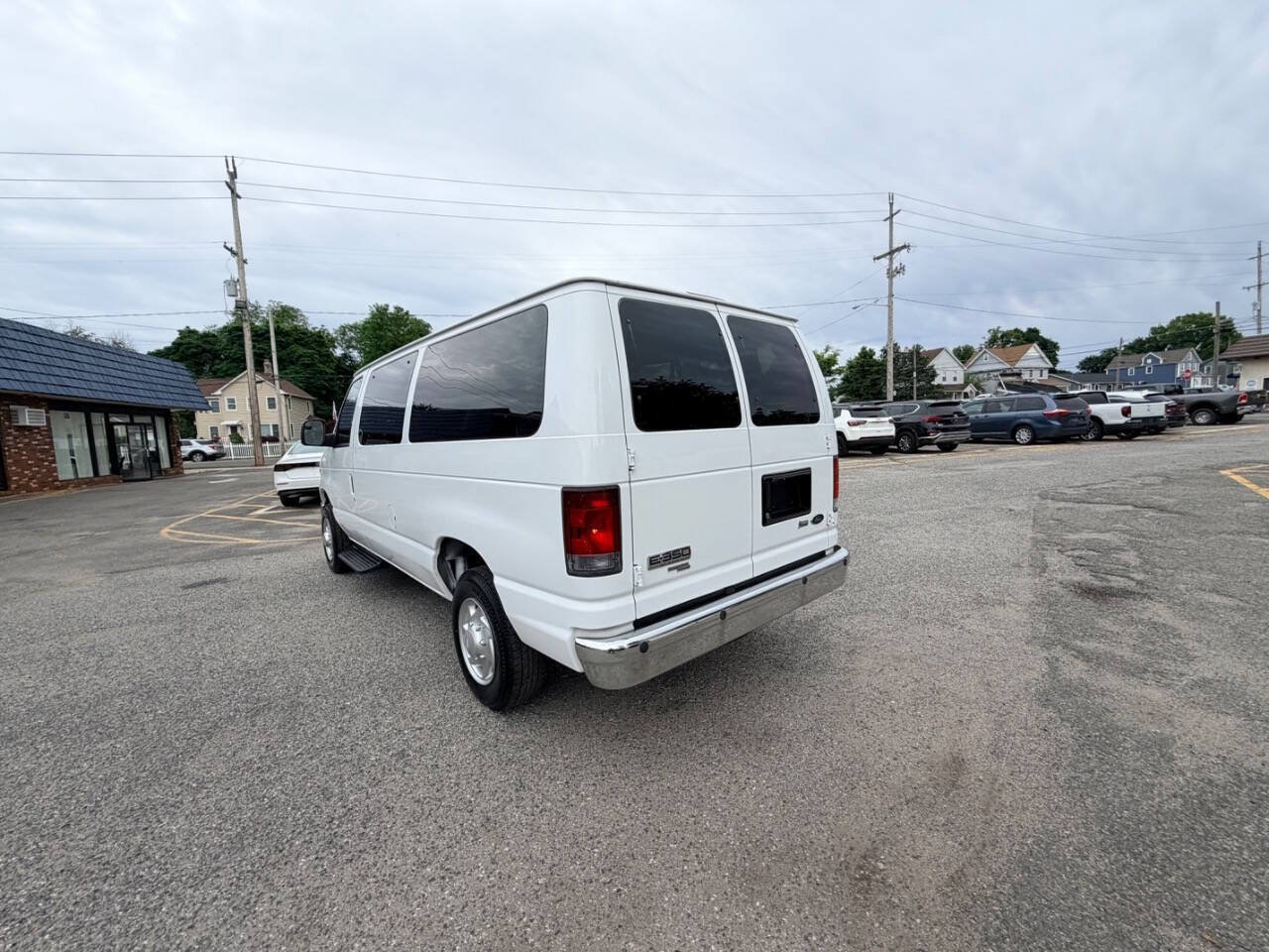 Used 2012 Ford E-350 and Econoline 350 XLT RWD image 19