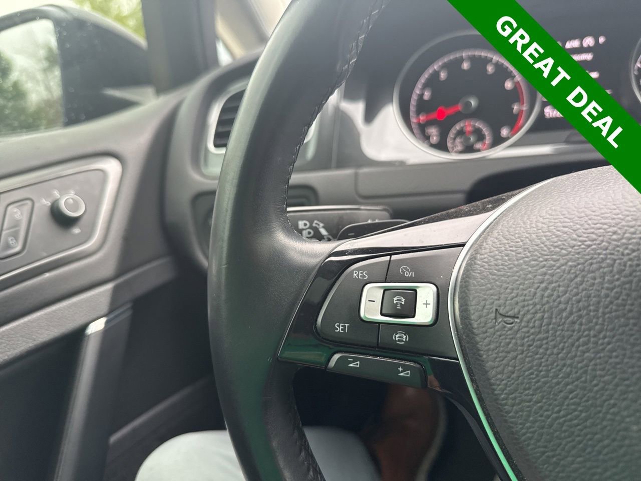 Used 2019 Volkswagen Golf SE image 19
