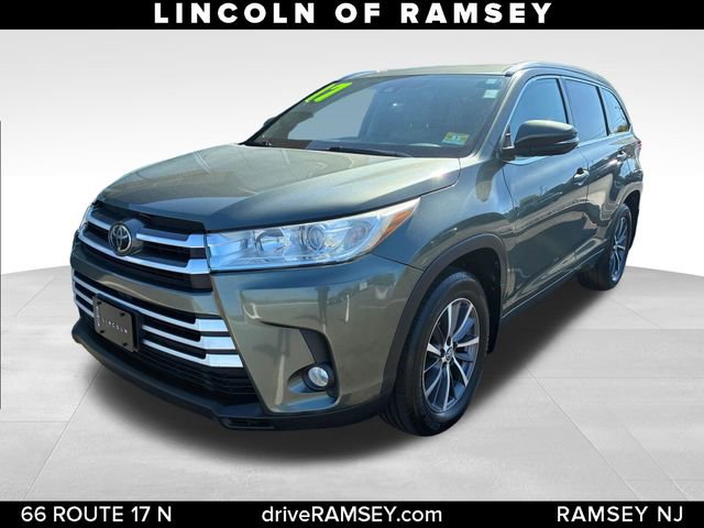 Used 2017 Toyota Highlander XLE w/ Carpet Mat Package AWD/4WD image 1