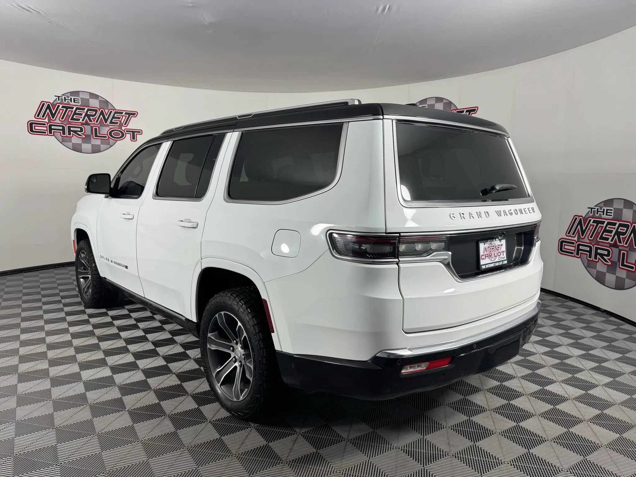 Used 2023 Jeep Grand Wagoneer 4WD w/ Flexible Seating Group image 5