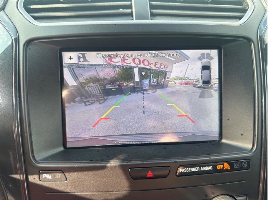 Used 2019 Ford Explorer XLT w/ Equipment Group 202A AWD/4WD image 16