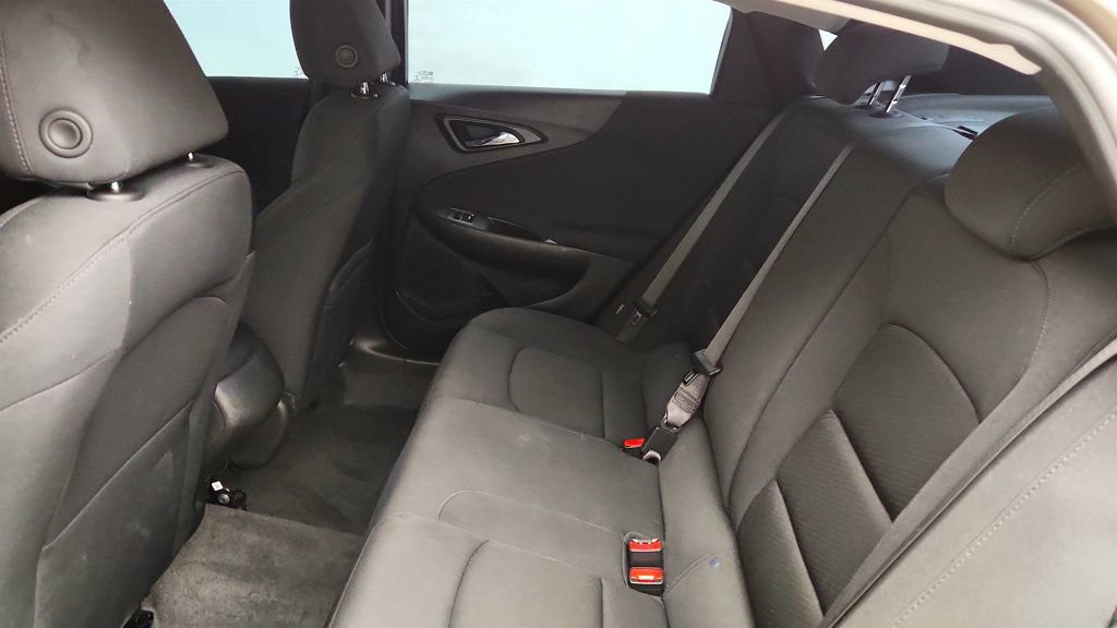 Used 2024 Chevrolet Malibu RS FWD image 18