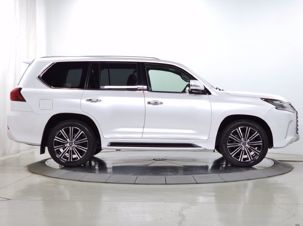 Used 2020 Lexus LX 570 4WD w/ Luxury Package image 11