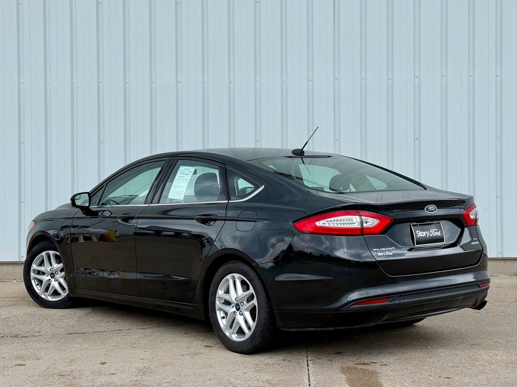 Used 2015 Ford Fusion SE FWD image 4