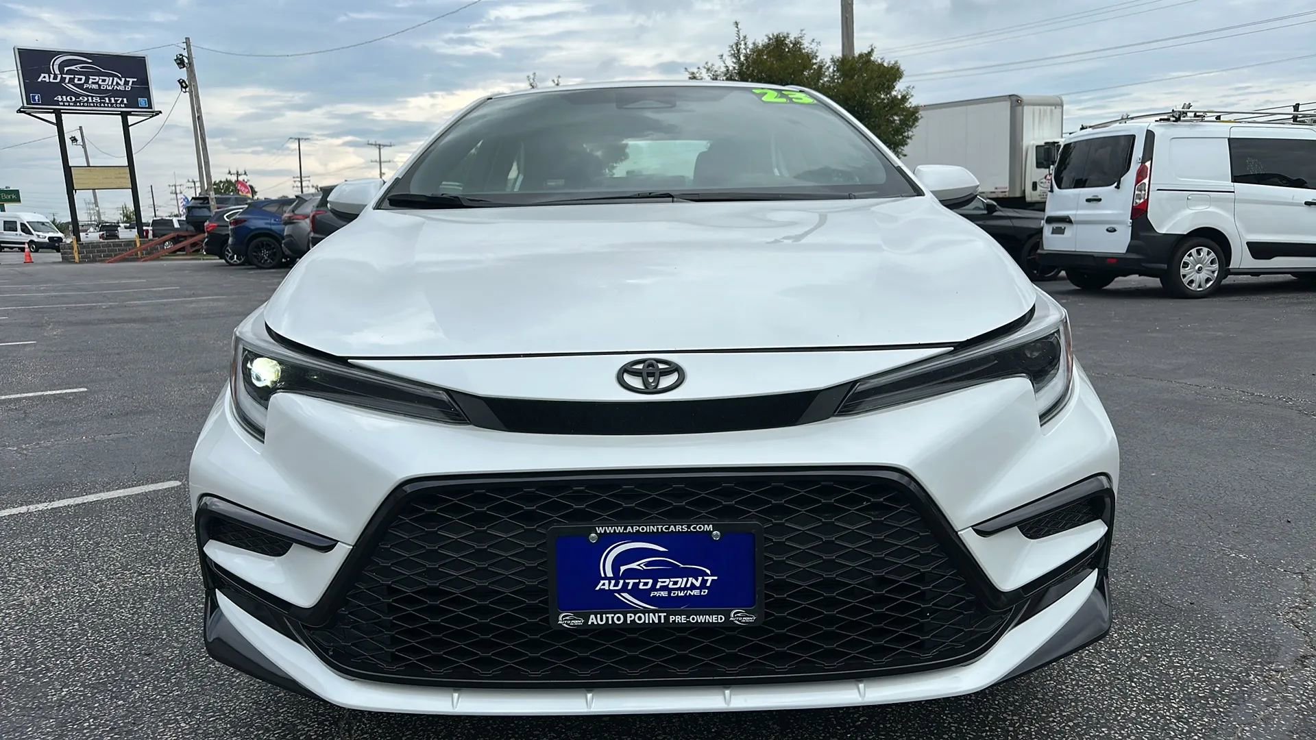 Used 2023 Toyota Corolla SE image 2