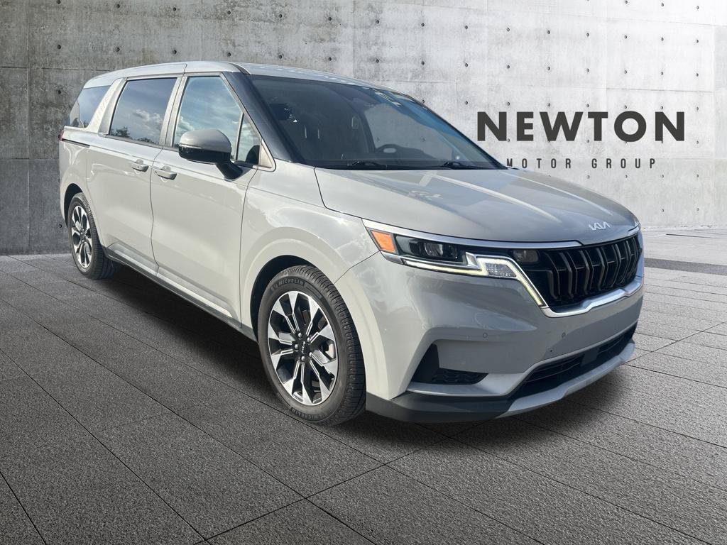 Used 2022 Kia Carnival EX FWD image 1