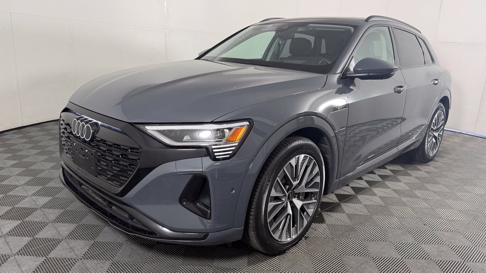 Used 2024 Audi Q8 e-tron Prestige w/ Prestige Package AWD/4WD image 3