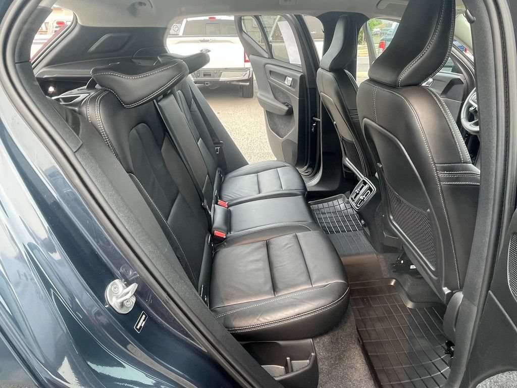 Used 2022 Volvo XC40 T5 Momentum AWD/4WD image 26