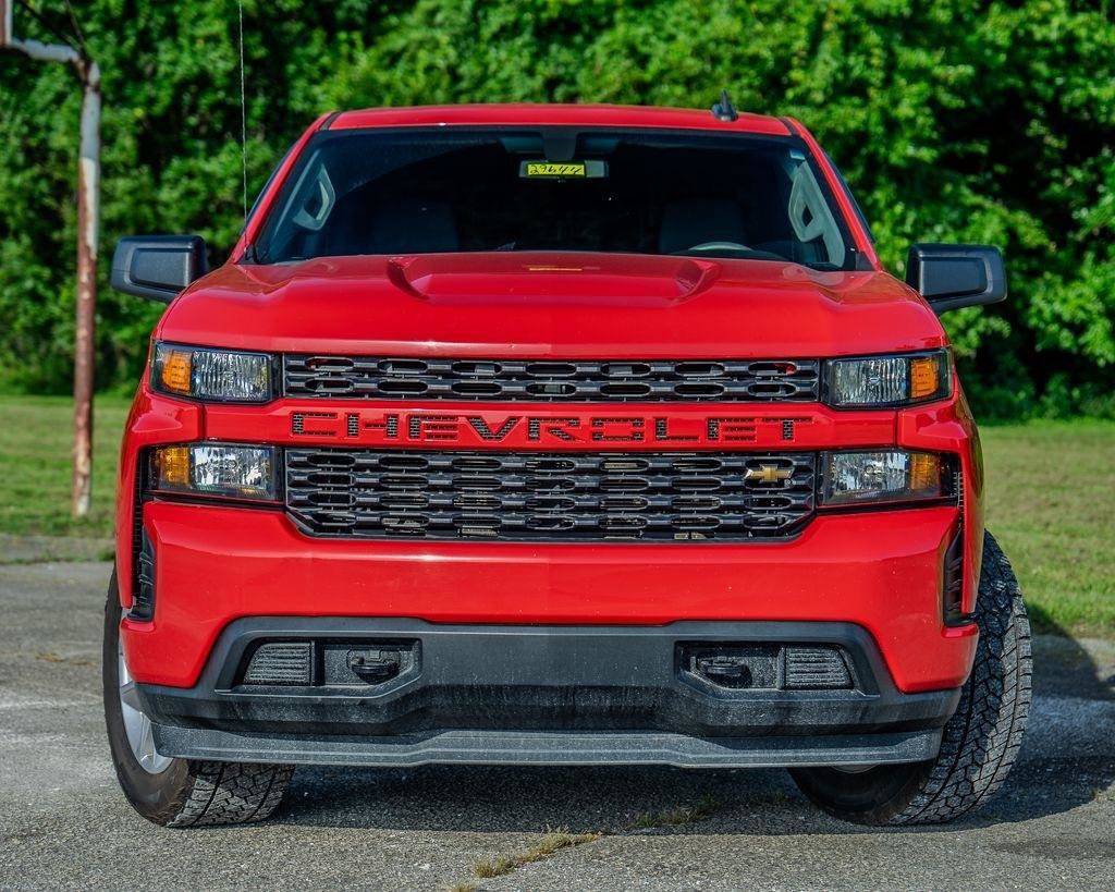 Used 2019 Chevrolet Silverado 1500 Custom w/ Custom Value Package AWD/4WD image 3