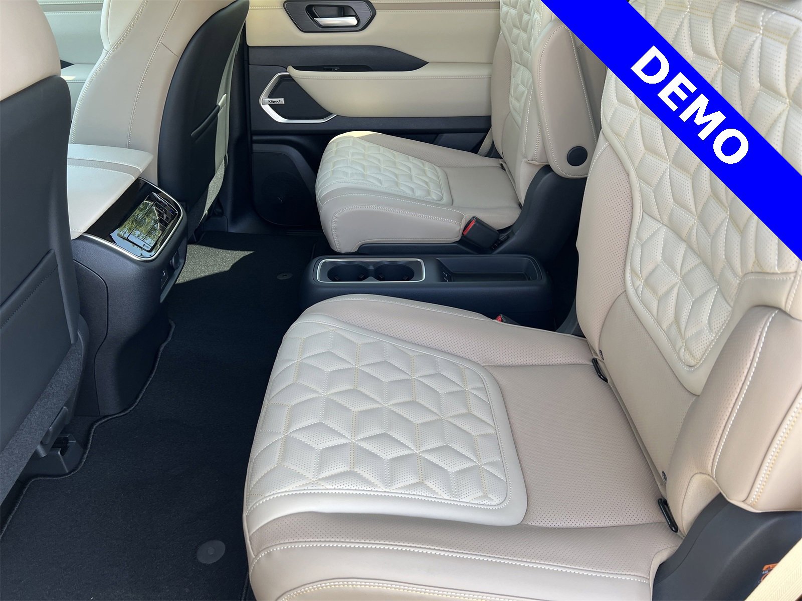 New 2025 Nissan Armada Platinum Reserve image 25