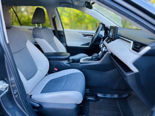 Used 2022 Toyota RAV4 XLE image 23
