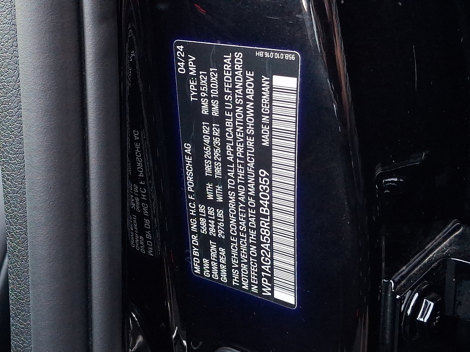 Certified 2024 Porsche Macan S AWD/4WD image 29
