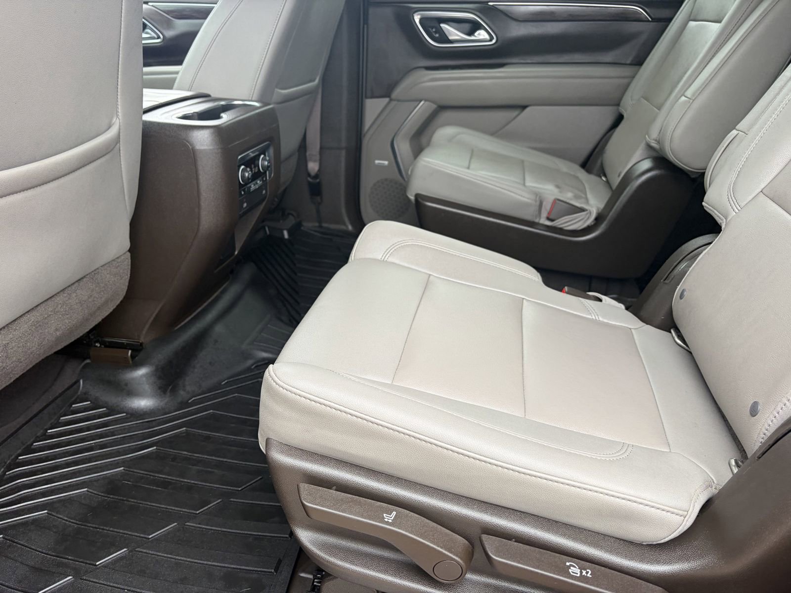 Used 2021 Chevrolet Tahoe LT w/ LT Signature Package image 18