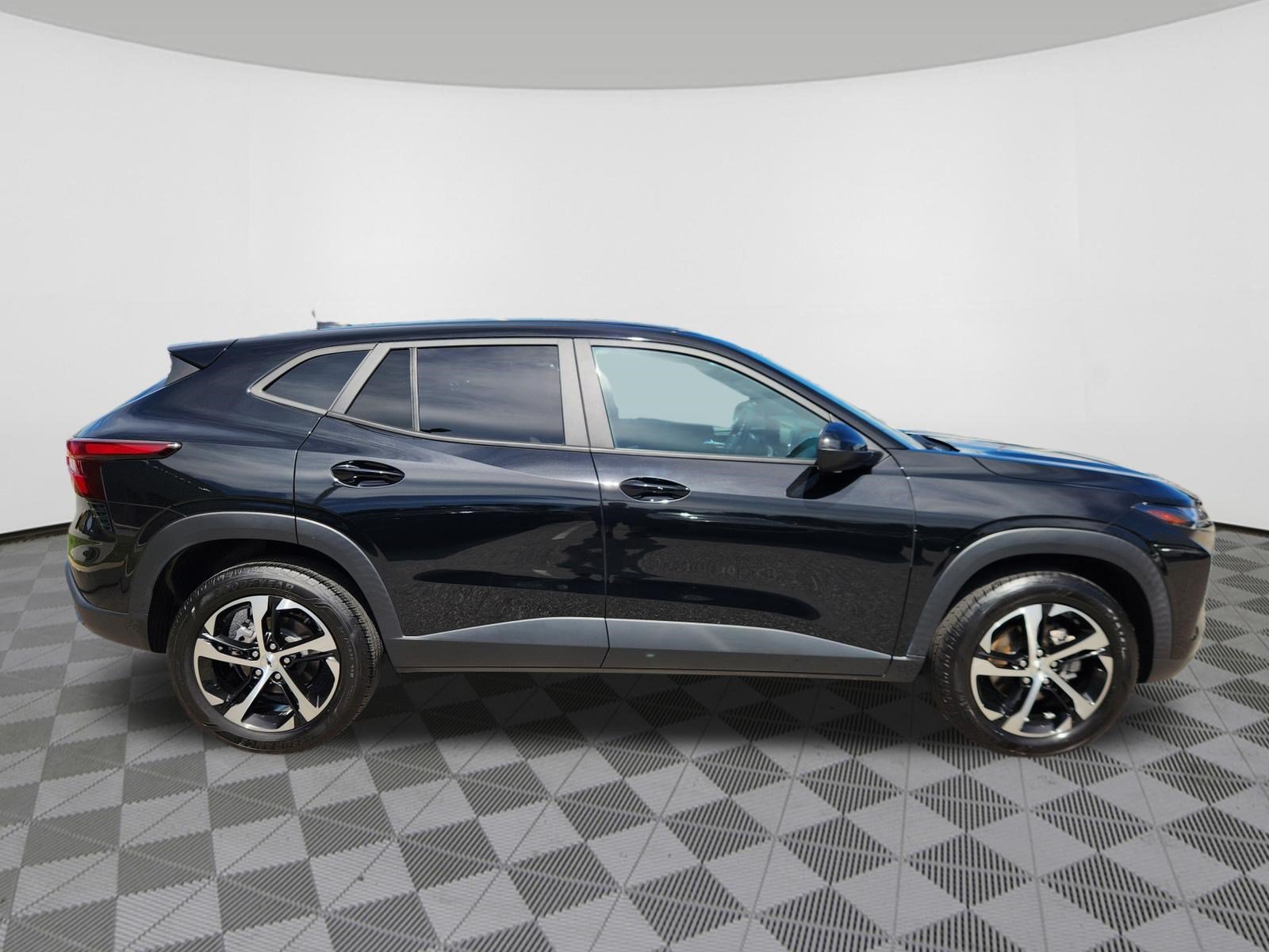 Used 2024 Chevrolet Trax RS w/ Sunroof Package FWD image 6