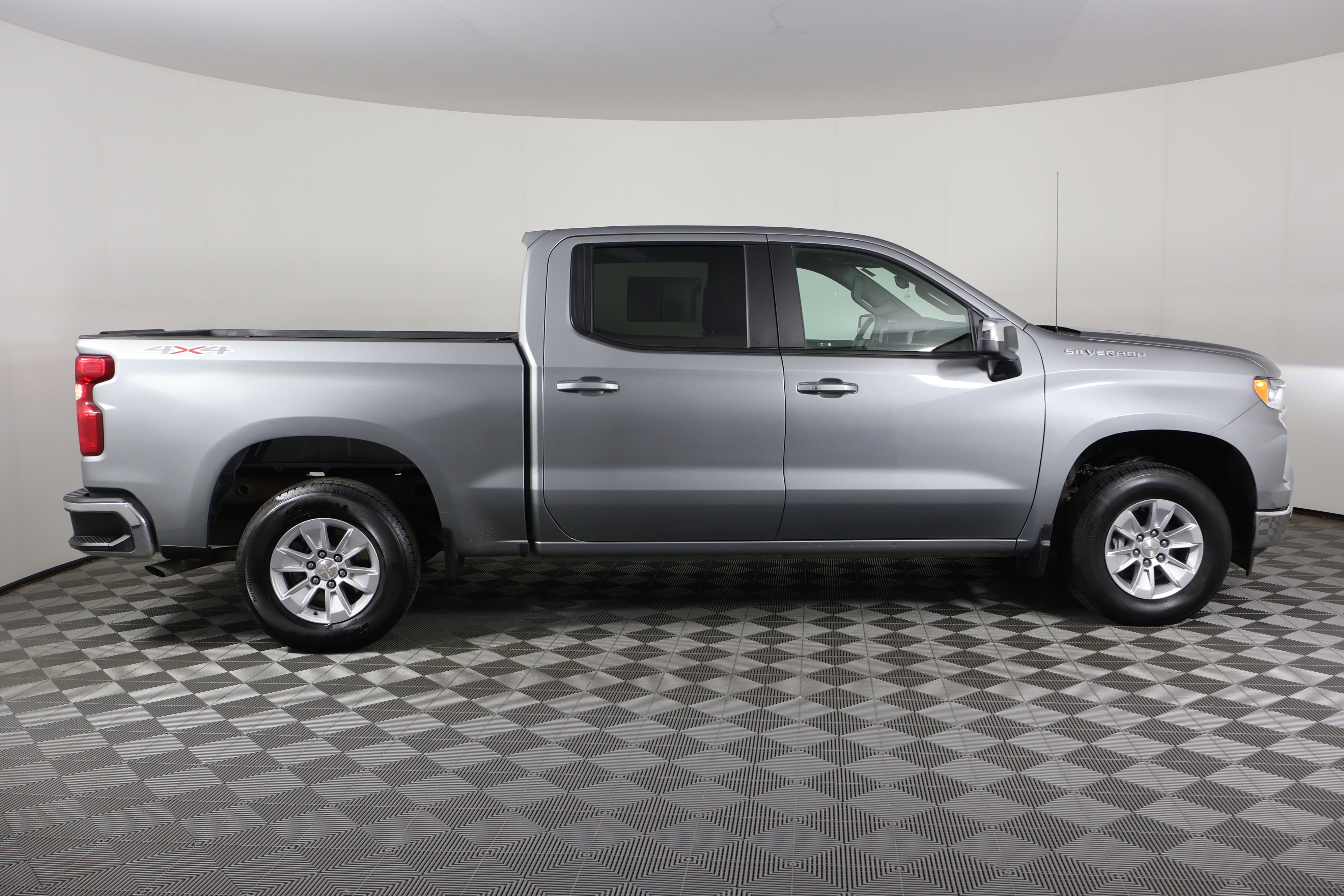 Used 2025 Chevrolet Silverado 1500 LT image 5