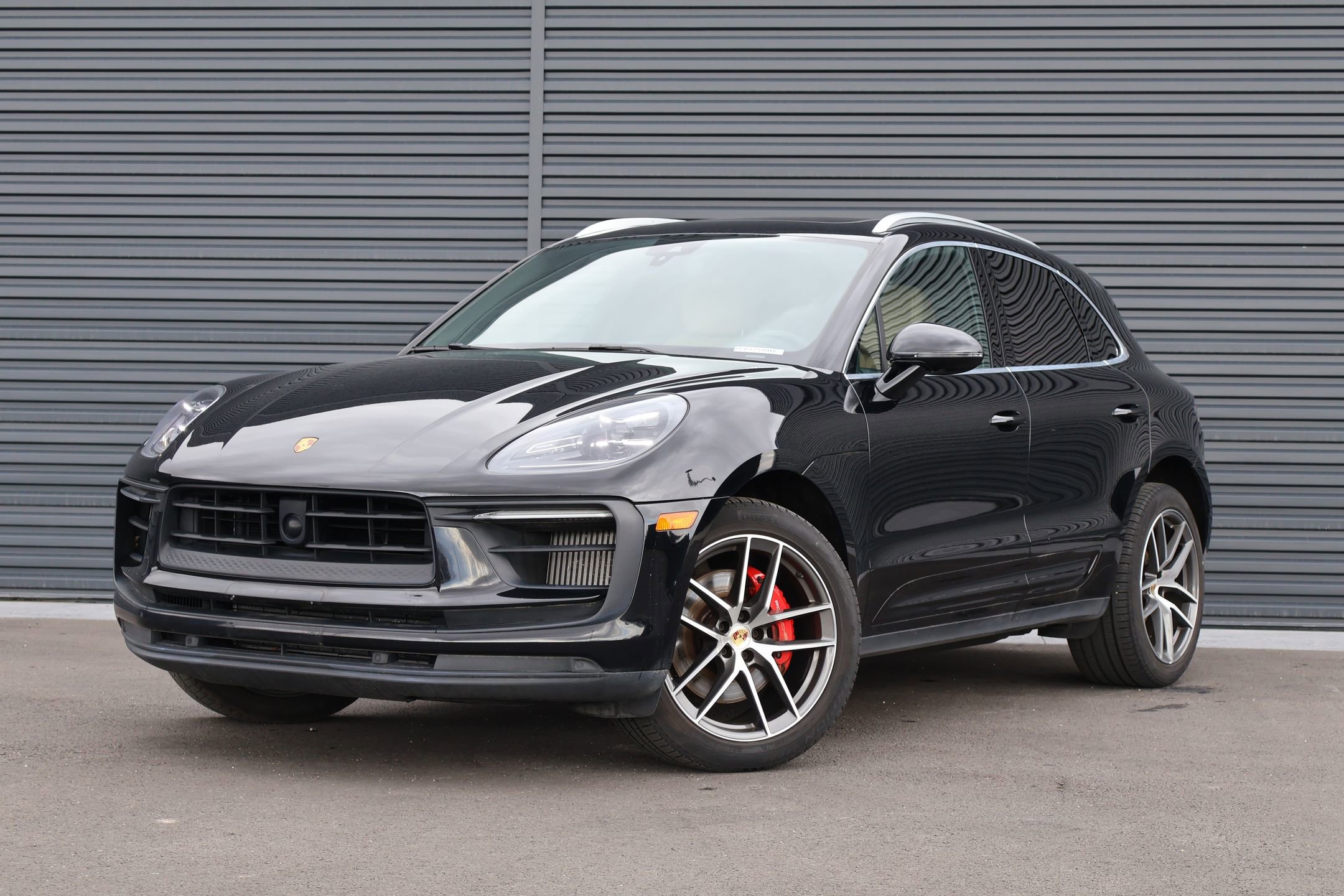 Certified 2023 Porsche Macan S image 1