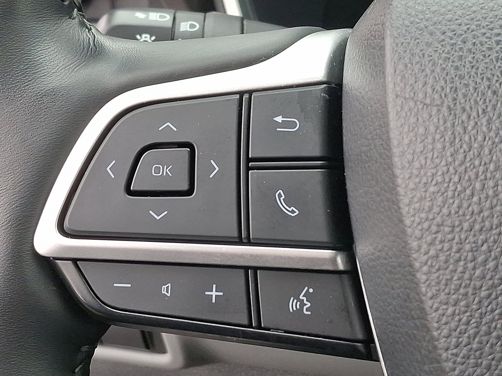 Used 2023 Toyota Highlander Limited image 22