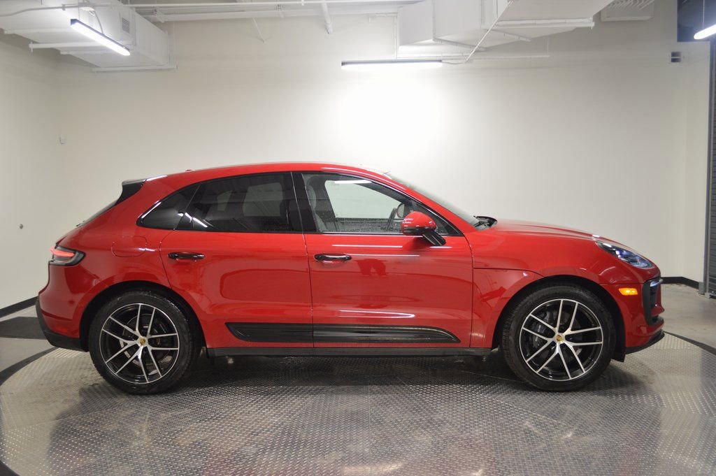 Certified 2025 Porsche Macan image 8
