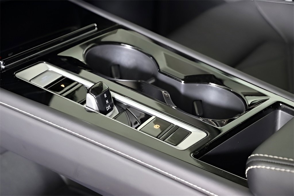 Used 2025 Volkswagen Atlas SE image 46