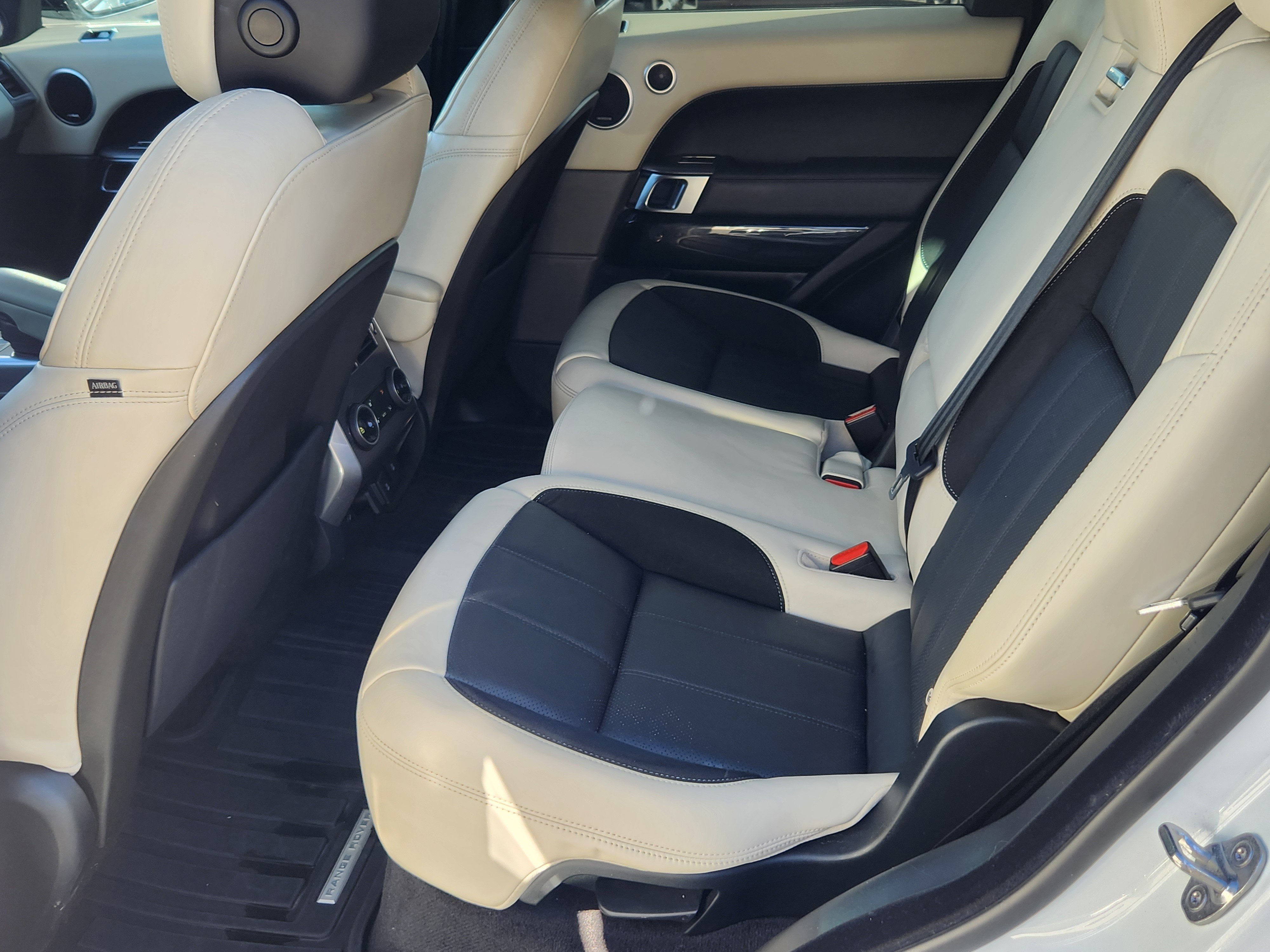 Used 2020 Land Rover Range Rover Sport HST image 16