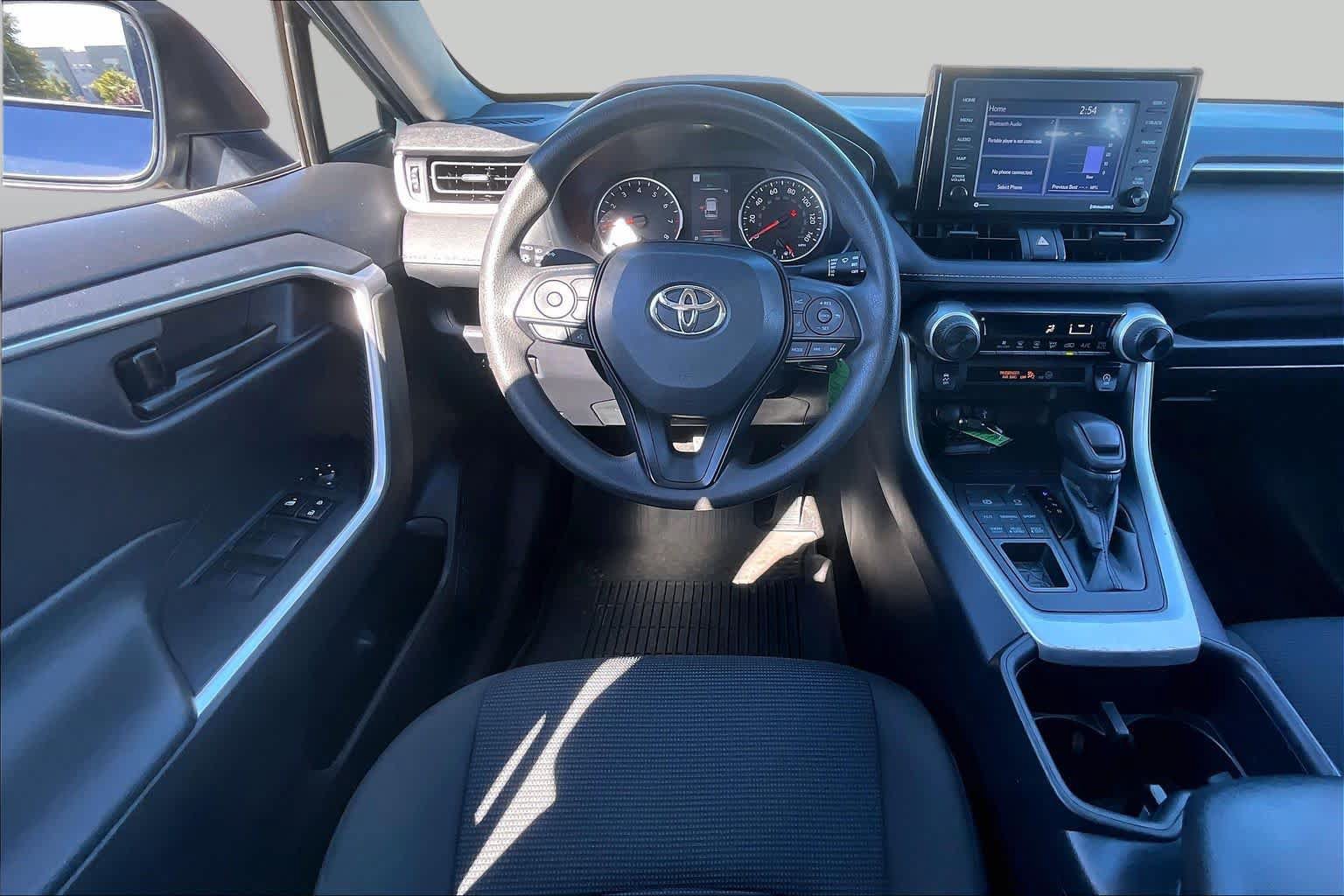 Used 2022 Toyota RAV4 LE AWD/4WD image 6
